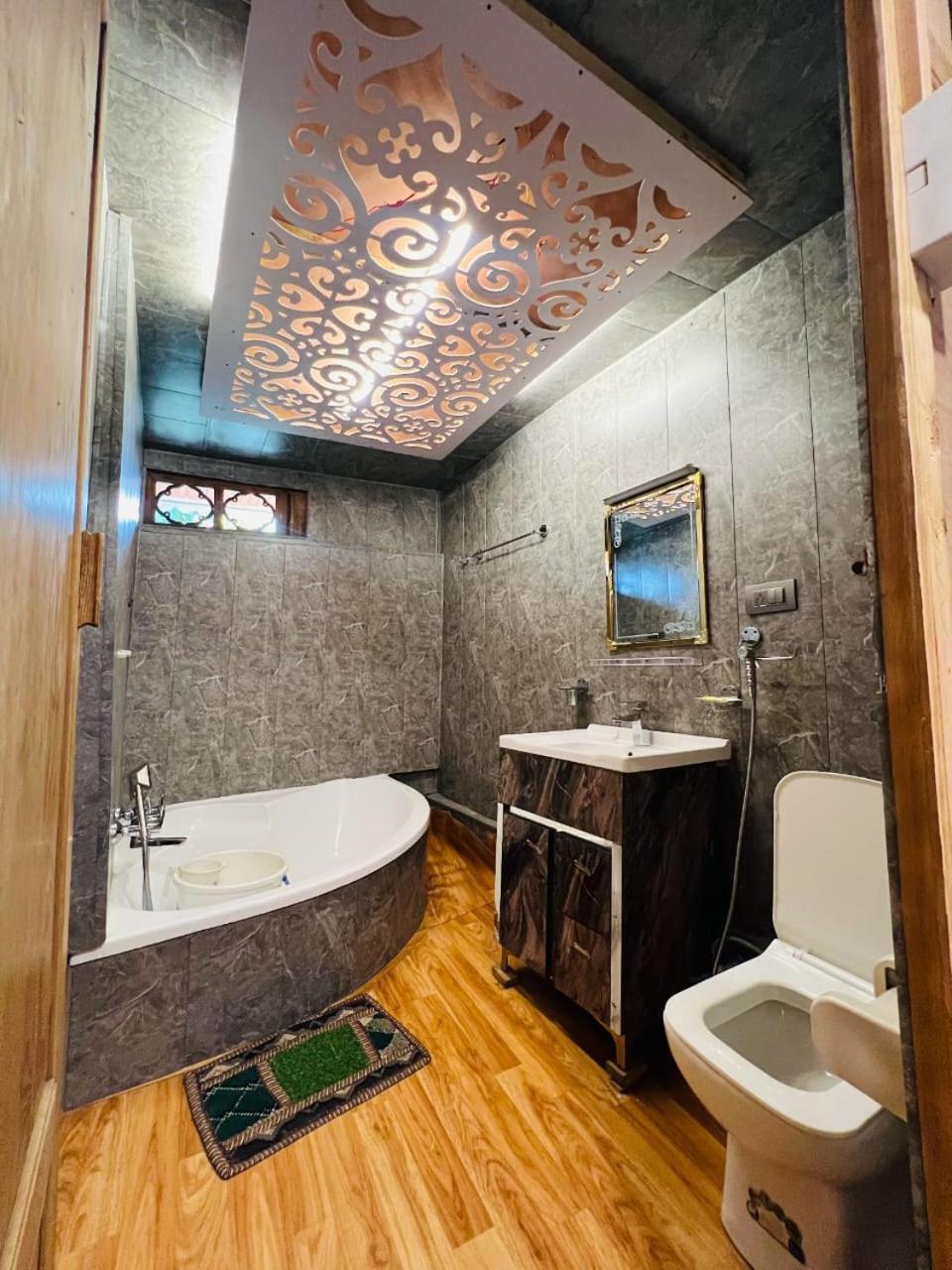 New Zealand Group Of Houseboats Hotel Srīnagar Exterior foto