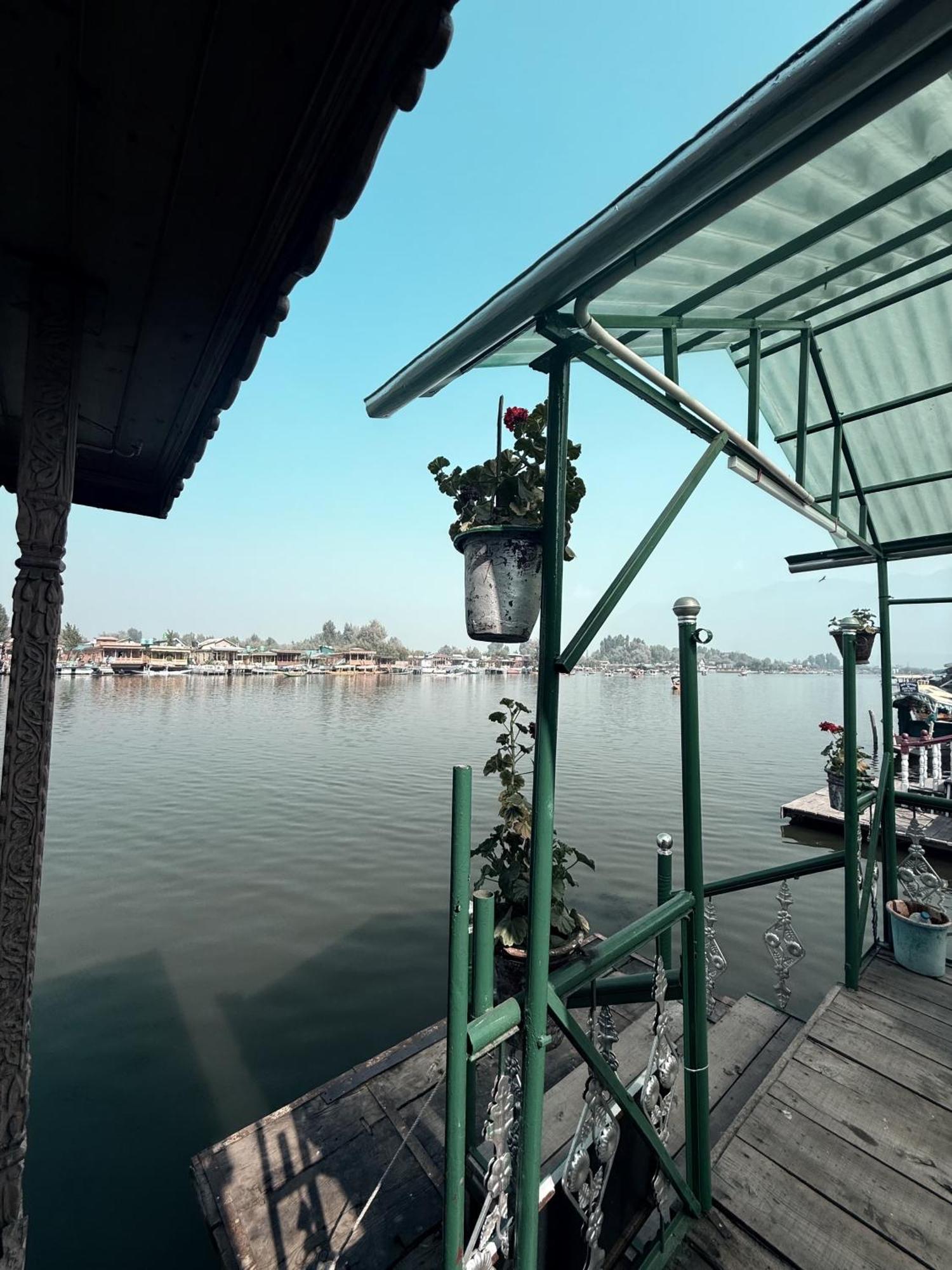 New Zealand Group Of Houseboats Hotel Srīnagar Exterior foto